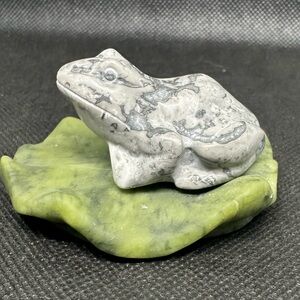 Picasso jasper frog on Jade lily pad